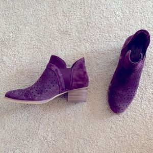 Low rise purple boots